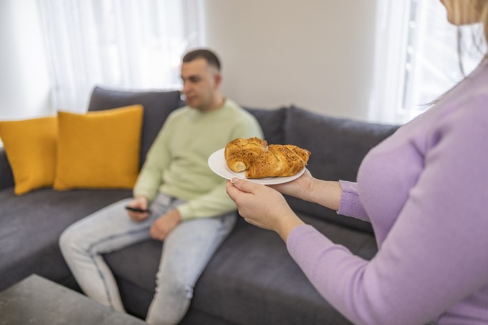Suami Istri Ini Berdebat Hebat gegara Croissant, Ini Ceritanya!