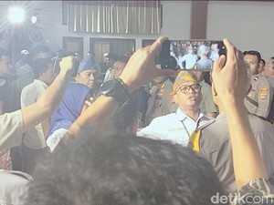 Debat Perdana Ricuh, Tim Paslon Pilbup Dompu Desak Debat Kedua Tetap Digelar