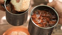 Es Cokelat Mantap sesuai dengan rasanya yang mantap tawarkan es segar dengan racikan cokelat yang kental. Jika penasaran dengan rasanya dapat langsung menyambangi di Jalan Utan Jati, Pegadungan, Kalideres, Jakarta Barat. Foto: Istimewa
