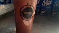 Ada Es Cokelat Premium di Jalan Batu Ampar, Jakarta Timur yang layak dicoba. Segelas racikan es cokelatnya ditawarkan mulai dari rp 6.000an saja. Foto: Istimewa