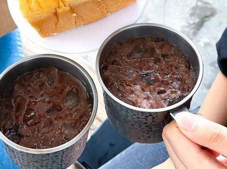 Slurrp! 20 Es Cokelat Manis Segar Rp 5.000an Ada di Sini