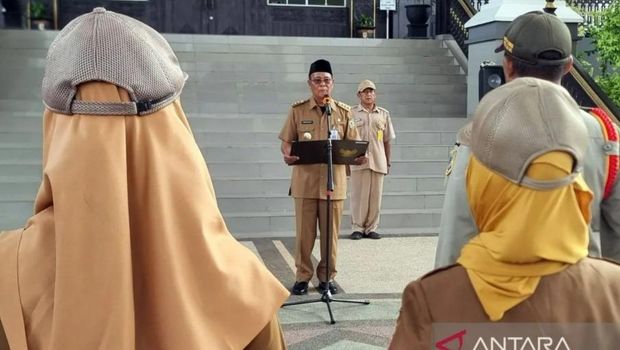 Gubernur Kalsel Sahbirin Noor atau Paman Birin Pimpin apel (ANTARA/ HO Biro Adpim Kalsel)