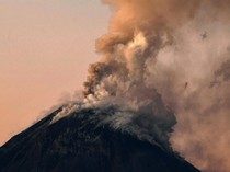 Video: Penampakan Gunung Lewotobi Erupsi Lagi!