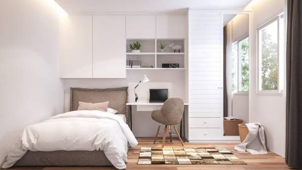 Ilustrasi ruang kamar rumah minimalis dengan nuansa cat putih.