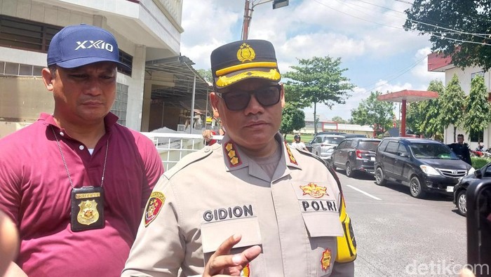 Kapolrestabes Medan Kombes Gidion Arif Setyawan didampingi Kasat Reskrim Kompol Jama Kita Purba. (Finta Rahyuni/detikSumut)