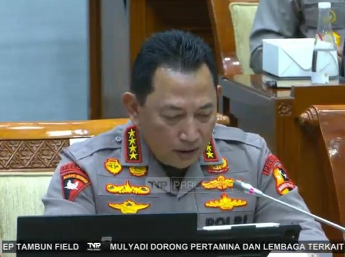 Kapolri Jenderal Listyo Sigit Prabowo dalam rapat di DPR