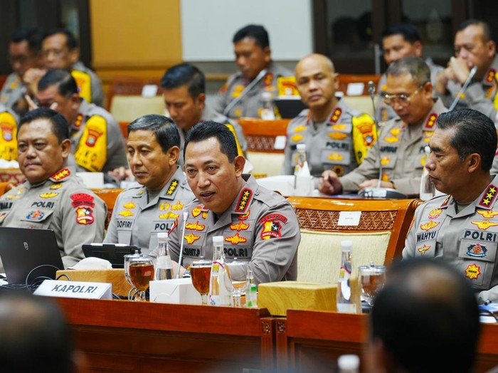 Kapolri Jenderal Listyo Sigit Prabowo rapat bersama Komisi III DPR, 11 Novemer 2024. (Dok Polri)