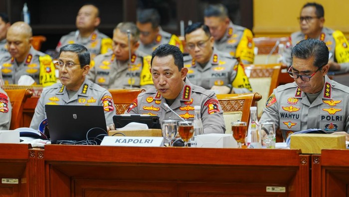 Kapolri Jenderal Listyo Sigit Prabowo rapat bersama Komisi III DPR, 11 Novemer 2024. (Dok Polri)