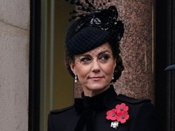 Gaya Kate Middleton Saat Peringatan Hari Pahlawan, Pakai Anting Ratu Elizabeth