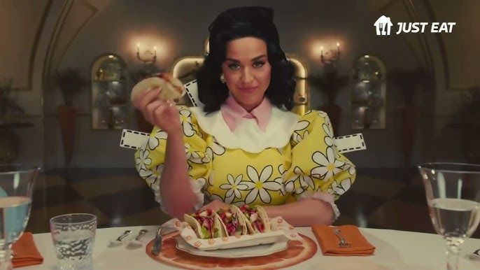 Katy Perry Berat Badan 9 Kg Karena Konsumsi Makanan Ini