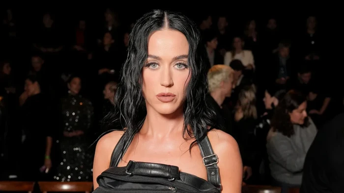 Katy Perry Berat Badan 9 Kg Karena Konsumsi Makanan Ini