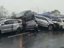 Video Tabrakan Beruntun di Tol Cipularang, Mobil Bertumpuk