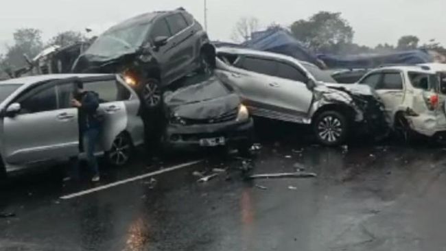 Kecelakaan beruntun di Tol Cipularang