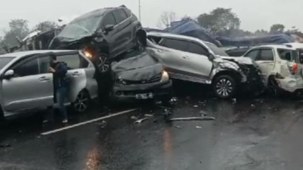 Kecelakaan beruntun di Tol Cipularang