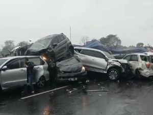 Tabrakan Beruntun di Tol Cipularang, 1 Orang Tewas