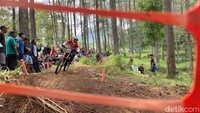 Sebanyak 138 atlet baik dari Indonesia maupun luar negeri mengikuti seri pamungkas yang berlangsung di kawasan Gunung Klemuk, Kelurahan Songgokerto, Kota Batu, Sabtu (9/11)-Minggu (10/11).