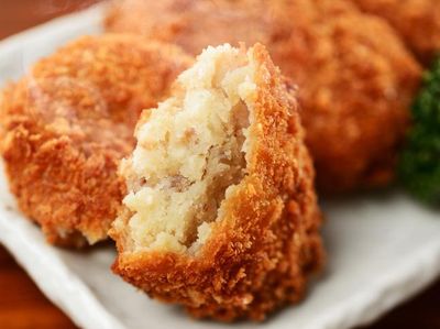 8 Hidangan Kentang Populer di Berbagai Negara, Poutine hingga Kroket