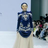 Inilah koleksi Ayu Dyah Andari yang terinspirasi gaya hidup Prancis abad 17 yang ditampilkan di Jakarta Fashion Week 2025, City Hall, Pondok Indah mall 3, Jakarta Selatan, Kamis [24/10/2024]. Foto: Mohammad Abduh/detikcom.