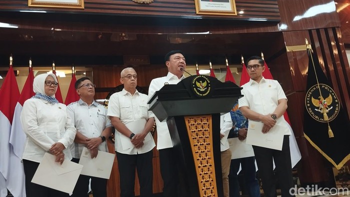 Kompolnas usai rapat bersama Menteri Koordinator bidang Politik dan Keamanan (Menkopolkam) Budi Gunawan. (Maulana/detikcom)