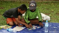 Melalui kegiatan perpustakaan keliling, komunitas ini secara konsisten menghadirkan bacaan dan permainan edukatif bagi anak-anak maupun kalangan remaja. Mereka juga menciptakan suasana belajar yang menyenangkan dan penuh keakraban.