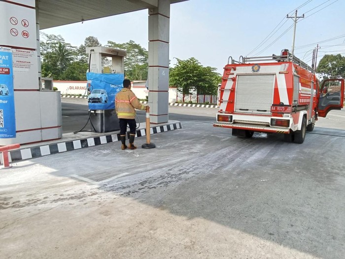 Kondisi terkini SPBU di wilayah Kecamatan Pringsurat, Kabupaten Temanggung, setelah sempat mengalami kebakaran, Senin (11/11/2024) pagi.