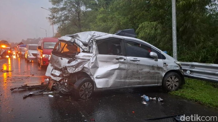 Kondisi TKP tabrakan beruntun di Tol Cipularang