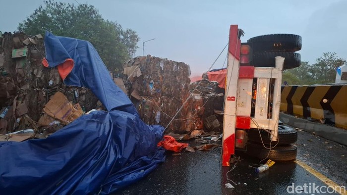 Kondisi TKP tabrakan beruntun di Tol Cipularang