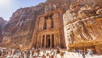 Petra masuk Daftar Warisan Dunia UNESCO pada 1985. Lalu, pada 2007, kota kuno ini dinobatkan sebagai Tujuh Keajaiban Dunia baru berdasarkan voting New Open World Corporation (NOWC), sebuah yayasan di Swiss. Petra bersaing dengan lebih dari 21 situs internasional. Foto: Getty Images/Arturo Pena Romano Medina