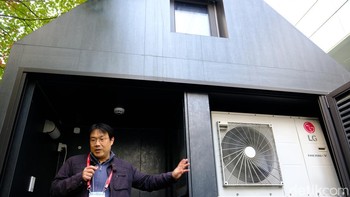 Jungwoo Lee, Professional of Smart Cottage mengatakan, Smart Cottage dirancang dengan memprioritaskan keberlanjutan dan selaras dengan visi LG yaitu “Better Life for All.” Rumah modular ini merupakan bangunan kecil ala studio yang memiliki dua lantai serta menyediakan lingkungan hidup yang fungsional, nyaman, dan efisiensi ruang yang maksimum dengan luas 40 meter persegi. Foto: Rista Rama Dhany/detikcom
