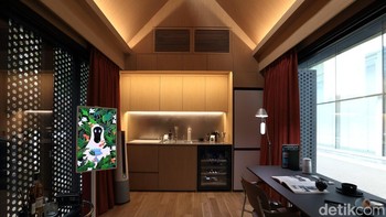 Interior ruangan memiliki suasana yang santai nan premium berkat desain LG yang ‘lembut, stabil, dan halus’ serta menggunakan berbagai bahan material yang harmonis seperti kayu, ubin, dan kuningan. Beberapa komponen rumah dapat dibongkar-pasang dan terbuat dari material baja karbon rendah sehingga lebih ramah lingkungan. Foto: Rista Rama Dhany/detikcom
