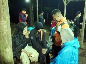 Jabar Hari Ini: 5 Pelajar SMA Tersesat di Gunung Salak Ditemukan