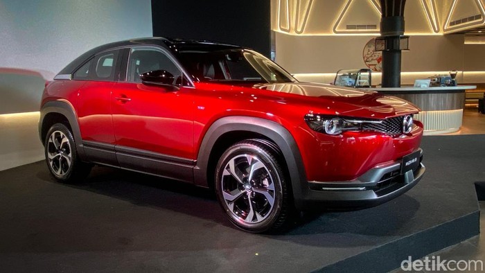 Mobil listrik Mazda MX-30 meluncur di Indonesia. Ini jadi mobil listrik pertama Mazda di RI.