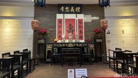 Di museum ini, traveler dapat menemukan informasi menarik tentang tokoh-tokoh bersejarah Tionghoa, ragam kuliner khas Tionghoa, kesenian Tionghoa, serta bagaimana kehidupan komunitas Tionghoa berkembang dan beradaptasi di Indonesia sepanjang sejarah.