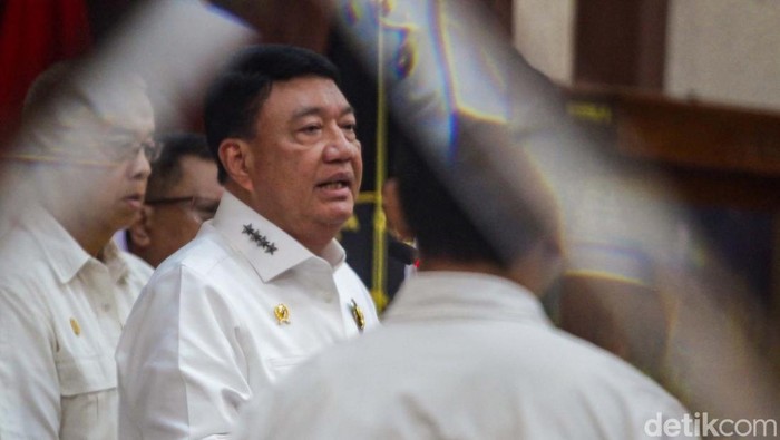 Menteri Koordinator Politik dan Keamanan (Menko Polkam) Budi Gunawan rapat bersama Komisi Kepolisian Nasional (Kompolnas). BG menjelaskan perlu pembenahan keorganisasian Kompolnas.