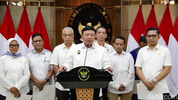 Menko Polkam Jamin Pembenahan di Kompolnas Menteri Koordinator Politik dan Keamanan (Menko Polkam) Budi Gunawan rapat bersama Komisi Kepolisian Nasional (Kompolnas). BG menjelaskan perlu pembenahan keorganisasian Kompolnas.