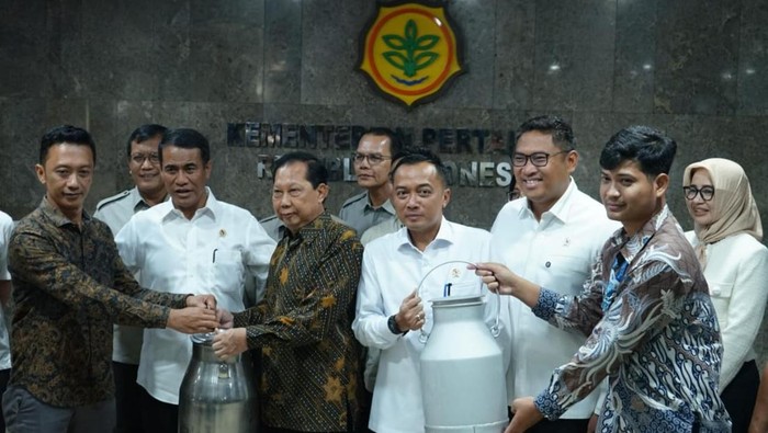 Mensesneg Apresiasi Gerak Cepat Mentan Amran Respon Peternak Susu