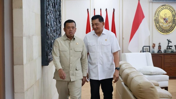 Menteri Agraria dan Tata Ruang/Kepala Badan Pertanahan Nasional (ATR/BPN) Nusron Wahid menerima kunjungan dari Menteri Pertahanan Sjafrie Sjamsoedin di Kantor Kementerian ATR/BPN.
