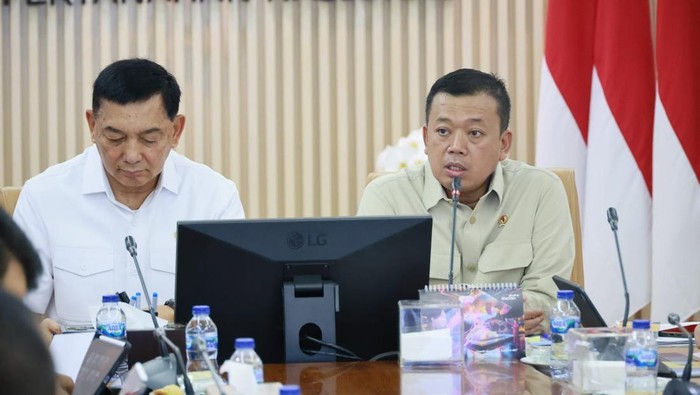 Menteri Agraria dan Tata Ruang/Kepala Badan Pertanahan Nasional (ATR/BPN) Nusron Wahid menerima kunjungan dari Menteri Pertahanan Sjafrie Sjamsoedin di Kantor Kementerian ATR/BPN.