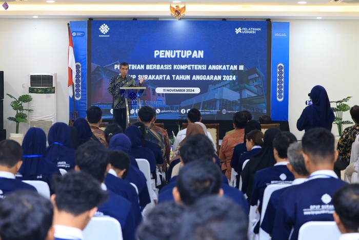 Menteri Ketenagakerjaan Yassierli memberi pesan kepada 224 peserta Pelatihan Berbasis Kompetensi (PBK) Angkatan III di Balai Pelatihan Vokasi dan Produktivitas (BPVP) Surakarta.