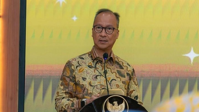 Menteri Perindustrian Agus Gumiwang Kartasasmita
