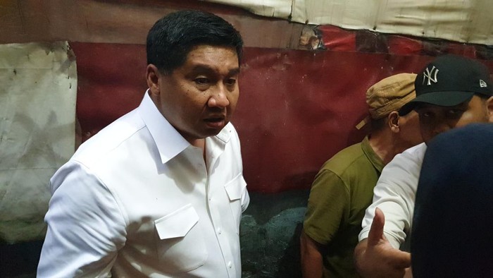 Menteri Perumahan dan Kawasan Permukiman (PKP) Maruarar Sirait kunjungi renovasi rumah Nenek Hasna