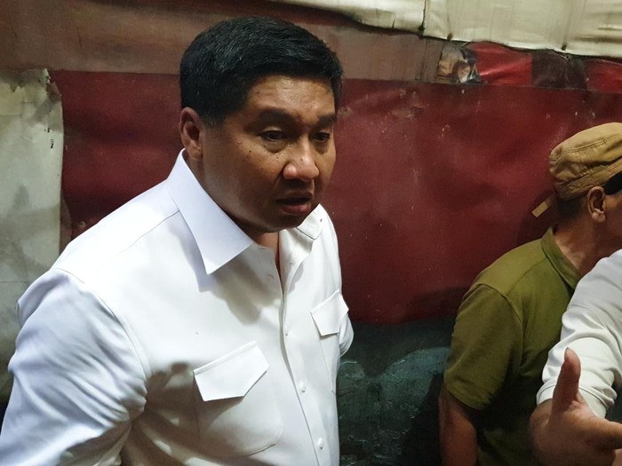 Menteri Perumahan dan Kawasan Permukiman (PKP) Maruarar Sirait kunjungi renovasi rumah Nenek Hasna