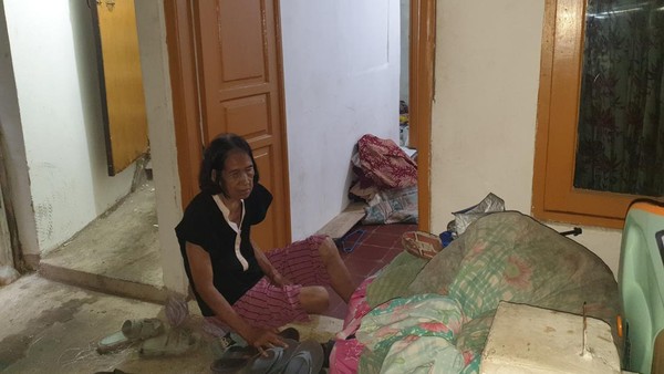 Melihat Rumah Baru Nenek Hasna, Tak Perlu Tidur Meringkuk Lagi