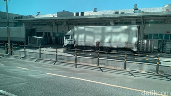 Di pabrik ini, ada sistem logistik tiga dimensi sehingga mengoptimalkan penggunaan ruang pabrik. Truk-truk siap membawa produk elektronik LG ke berbagai kota di Korea dan pelabuhan untuk dikirim ke seluruh dunia. Foto: Rista Rama Dhany/detikcom