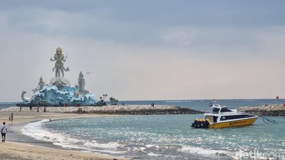 Panorama Pantai Jerman di Tepian Bandara Ngurah Rai Bali