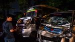 Mobil Korban Kecelakaan Beruntun di Tol Cipularang Dievakuasi