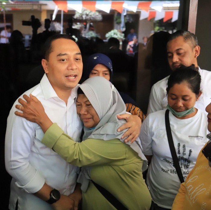 Paslon Pilwali Surabaya Eri Cahyadi dan Armuji