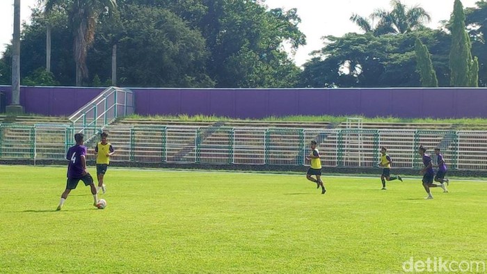 Pemain PSGC Ciamis latihan di Stadion Galuh, Kabupaten Ciamis.