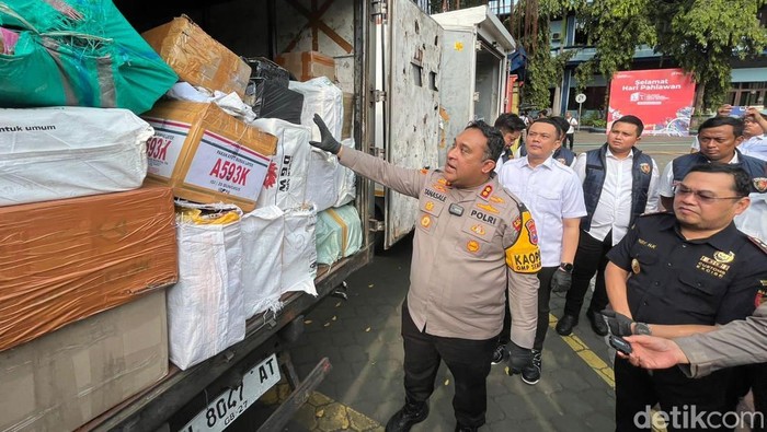Pengungkapan Rokok Ilegal di Polres Pelabuhan Perak