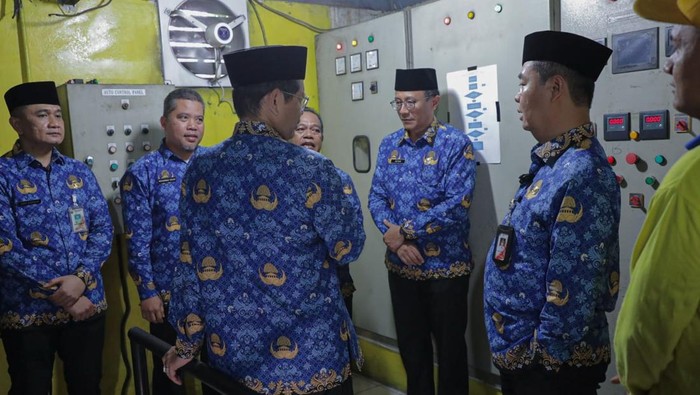 Penjabat (Pj) Gubernur Teguh Setyabudi mengecek pompa air di Jakpus yang dicuri (dok.ist)